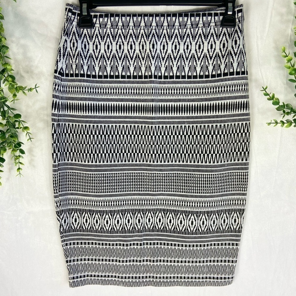 𝅺FOREVER 21 Print Skirt L